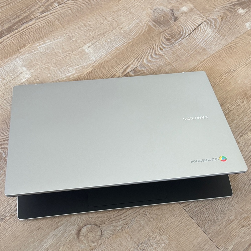 Samsung Silver and Black Laptop - Picture 2 of 5